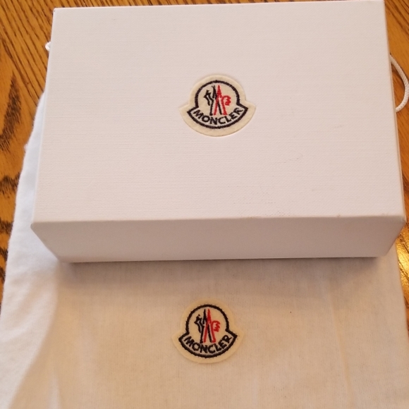 Moncler, never used Lunettes Sunglasses - Picture 3 of 7